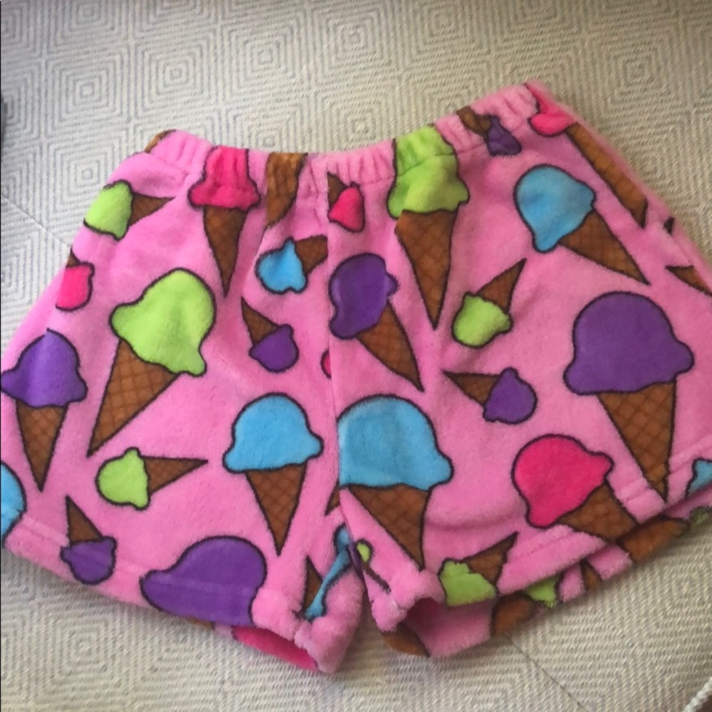 Girls’ fuzzy pajama shorts